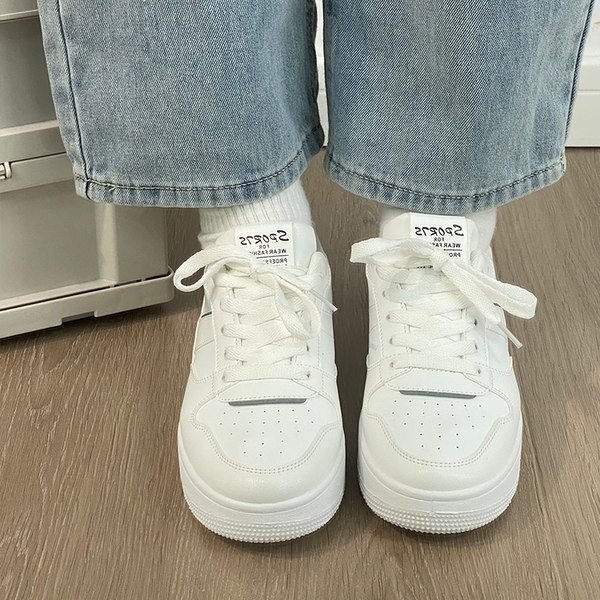 Moteriški sportbačiai balti su 3D dekoracija