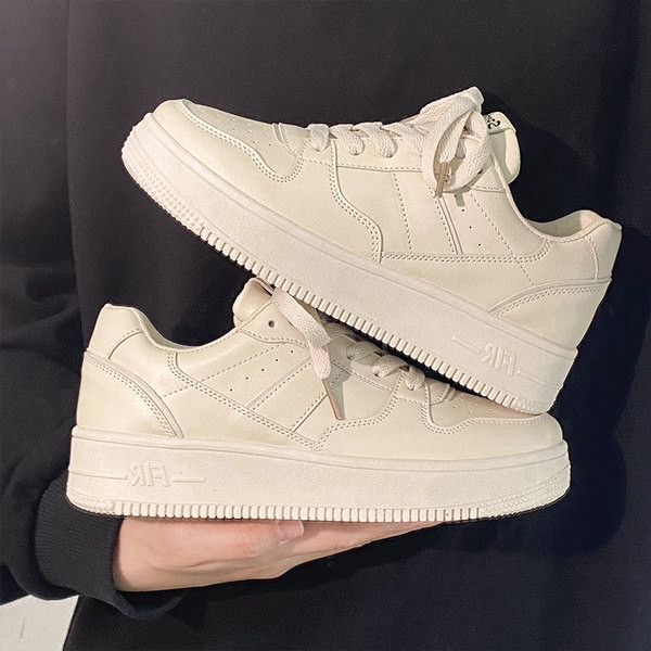 Moteriški sportbačiai balti su 3D dekoracija