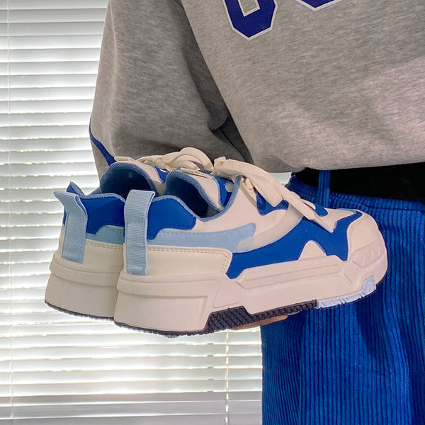 Moteriški sportiniai sportbačiai iš eko odos ir plokščio pado