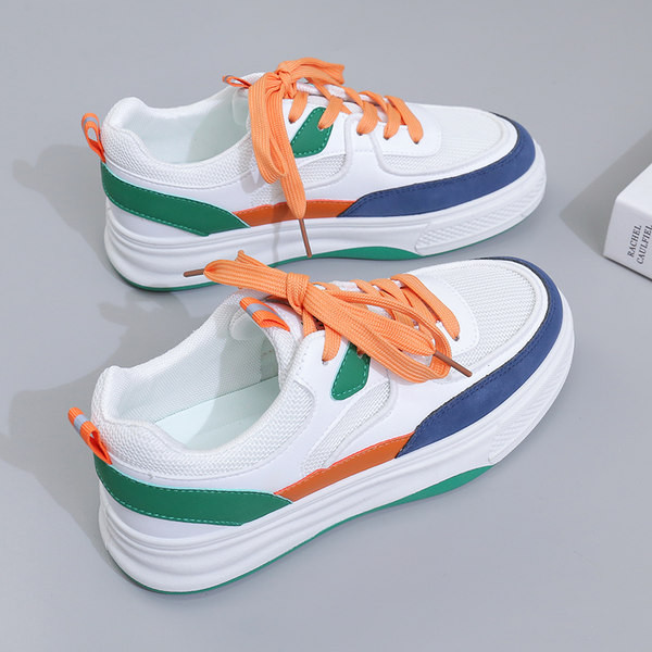 Moteriški sportbačiai su raišteliais – vientisu padu