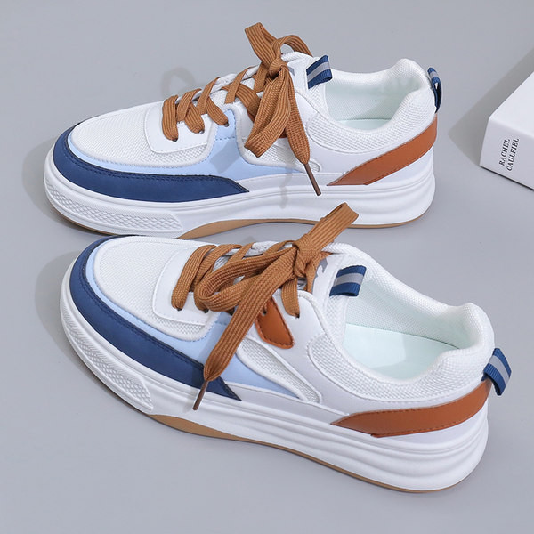 Moteriški sportbačiai su raišteliais – vientisu padu