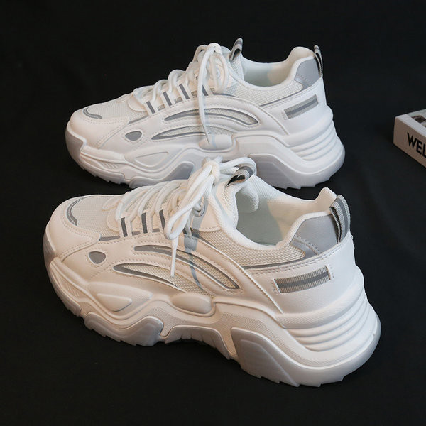 Naujo modelio moteriški sportbačiai - su raišteliais