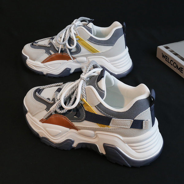 Moteriški sportiniai sportbačiai grubiu padu