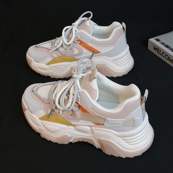 Moteriški sportiniai sportbačiai grubiu padu