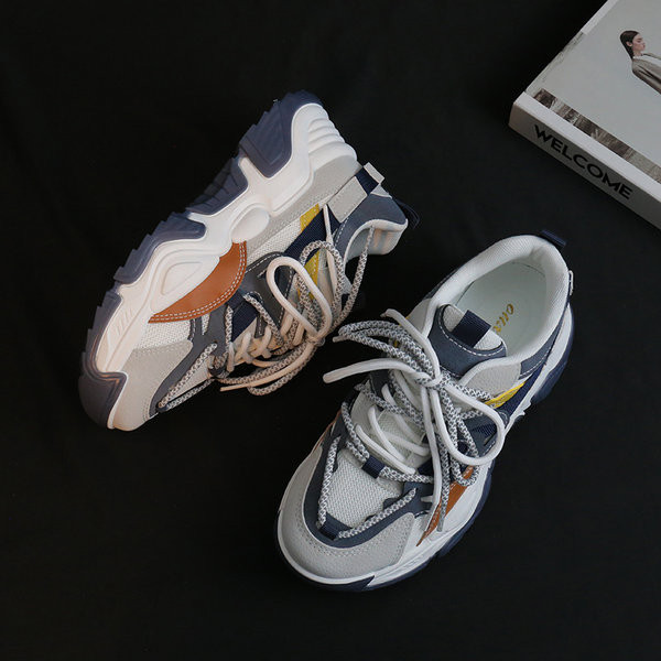 Moteriški sportiniai sportbačiai grubiu padu