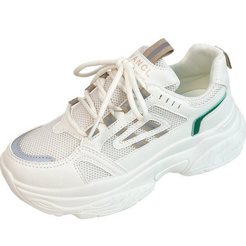 Sporty γυναικεία sneakers με τραχιά σόλα σε λευκό χρώμα