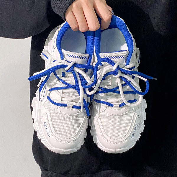 Moteriški sportbačiai su dviejų atspalvių raišteliais