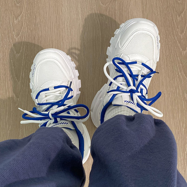 Moteriški sportbačiai su dviejų atspalvių raišteliais