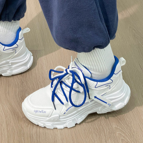 Moteriški sportbačiai su dviejų atspalvių raišteliais