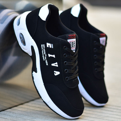 kolmes värvitoonis meeste hingavad tossud