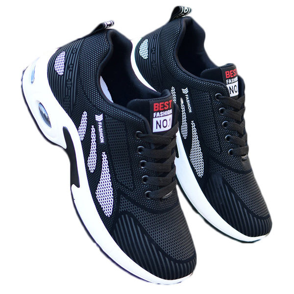 kolmes värvitoonis meeste hingavad tossud