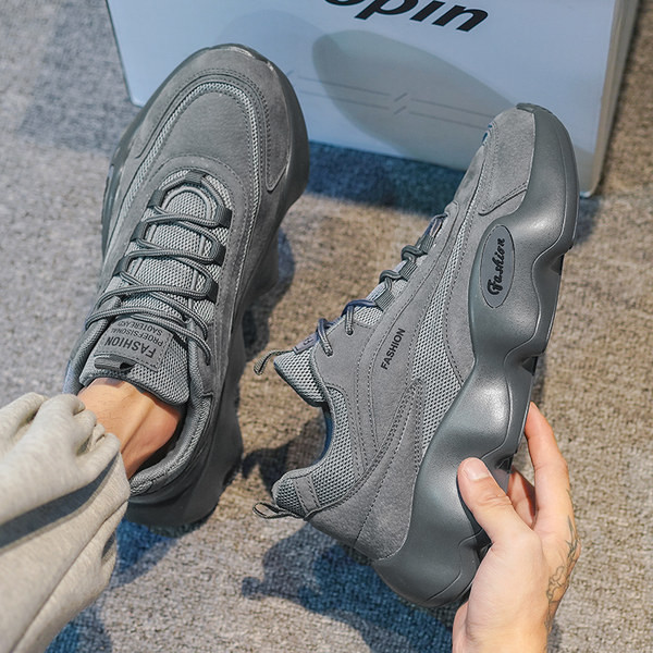 Vyriški sportbačiai iš eko odos su trijų spalvų užrašais