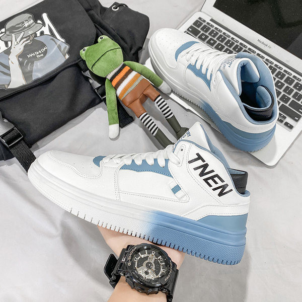 Dabartiniai trijų spalvų vyriški sportbačiai