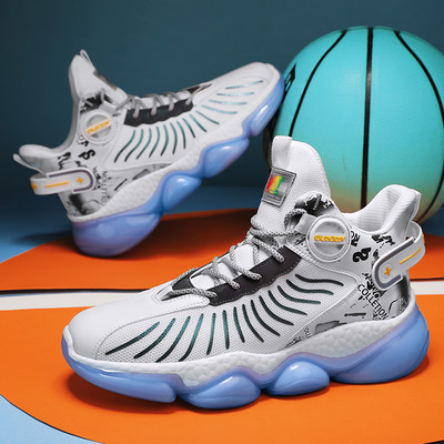 Erinevates värvides uued sportlikud meeste tossud