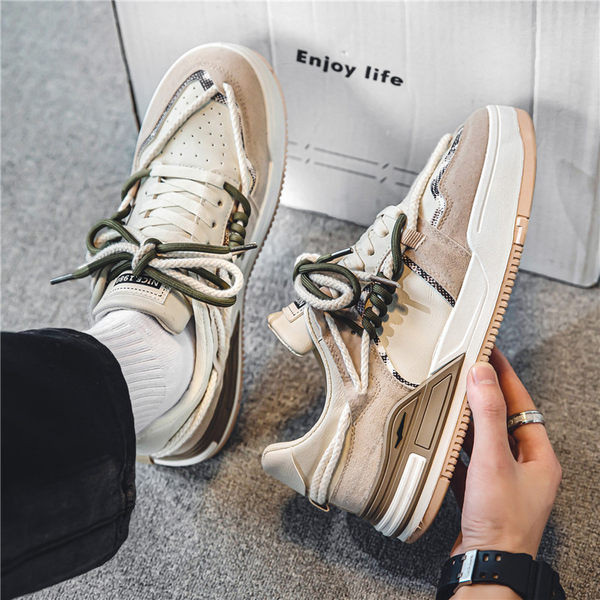 Vyriški sportbačiai su raišteliais ir zomšos elementais