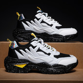 Šviečiantys vyriški sportbačiai su taškeliais ir dekoratyviniais elementais