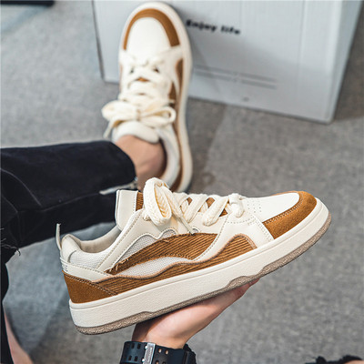 Įvairių spalvų sportiniai vyriški sportbačiai