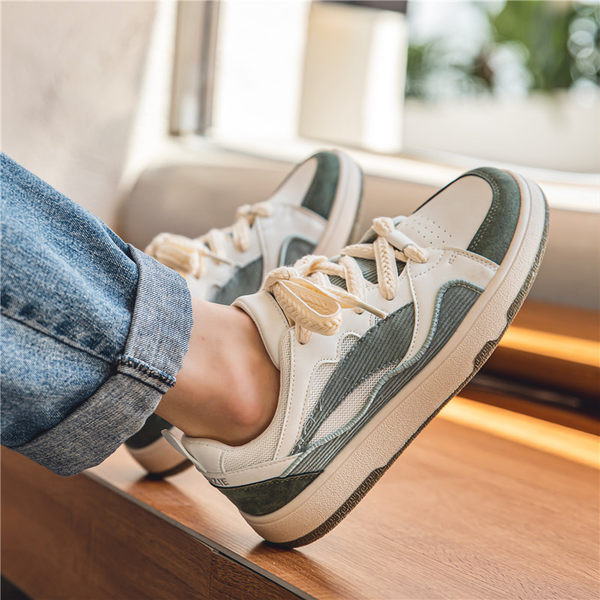 Įvairių spalvų sportiniai vyriški sportbačiai