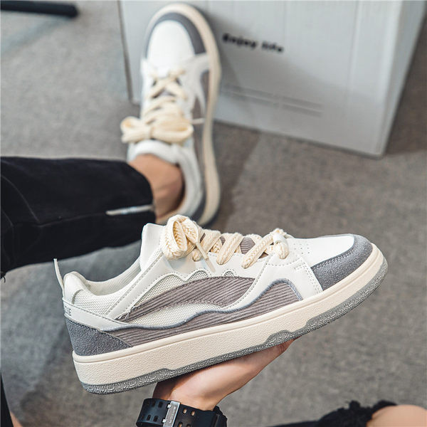 Įvairių spalvų sportiniai vyriški sportbačiai