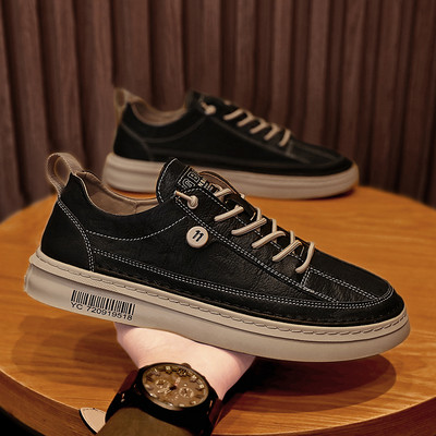 Ανδρικά sneakers δερμάτινα με κορδόνια και επιγραφή