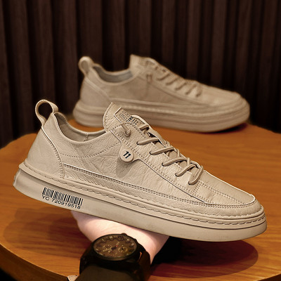 Ανδρικά sneakers δερμάτινα με κορδόνια και επιγραφή