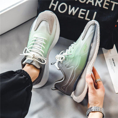 Trijų spalvų vyriški kvėpuojantys sportbačiai su raišteliais