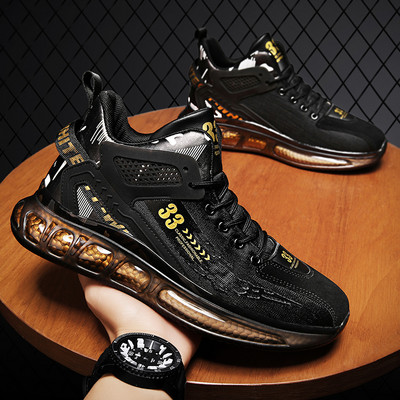 Įvairių spalvų madingi vyriški sportbačiai