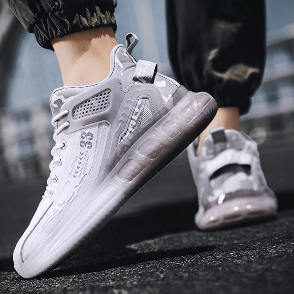 Įvairių spalvų madingi vyriški sportbačiai