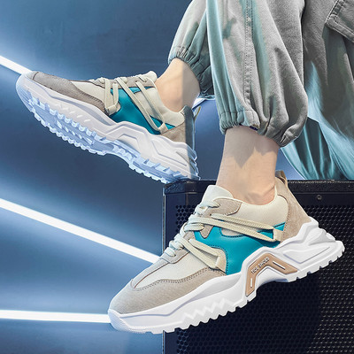 Vyriški zomšiniai sportbačiai su įvairių spalvų raišteliais