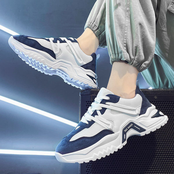 Vyriški zomšiniai sportbačiai su įvairių spalvų raišteliais