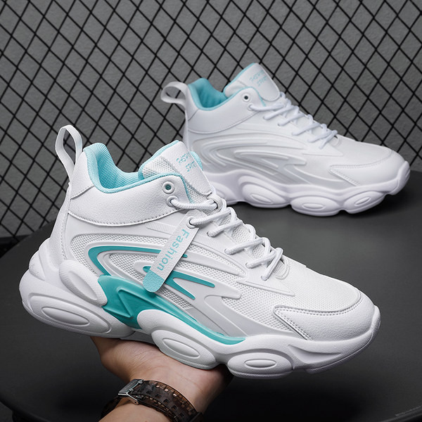 Vyriški sportbačiai grubiu padu ir dekoratyviniais elementais