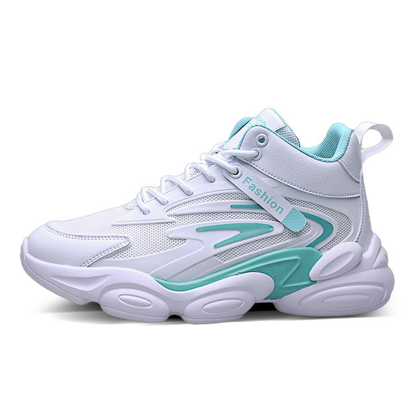 Vyriški sportbačiai grubiu padu ir dekoratyviniais elementais