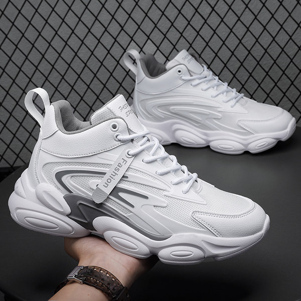 Vyriški sportbačiai grubiu padu ir dekoratyviniais elementais