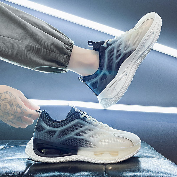 Naujas vyriškų sportbačių modelis su dekoratyvinėmis spalvomis