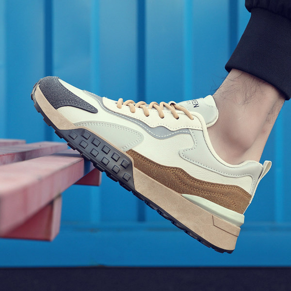 Vyriški sportbačiai iš zomšos ir odos plokščiu padu