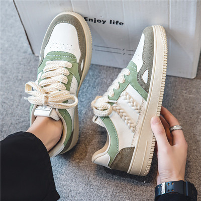 Įvairių dekoratyvinių spalvų laisvalaikio vyriški sportbačiai