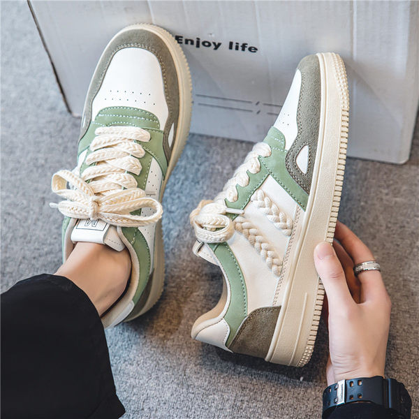 Įvairių dekoratyvinių spalvų laisvalaikio vyriški sportbačiai