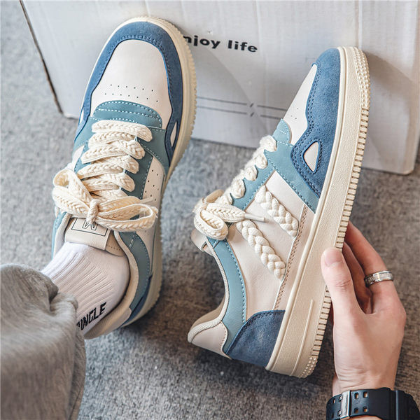 Įvairių dekoratyvinių spalvų laisvalaikio vyriški sportbačiai