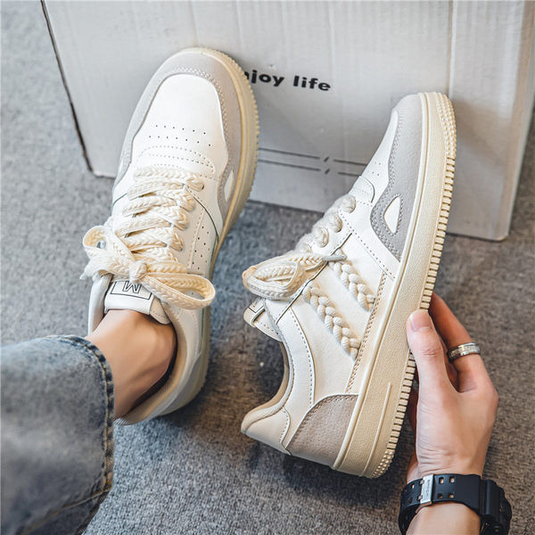 Įvairių dekoratyvinių spalvų laisvalaikio vyriški sportbačiai