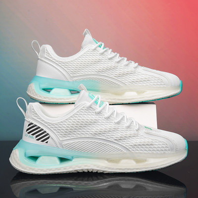 Įvairių spalvų vyriški sportbačiai