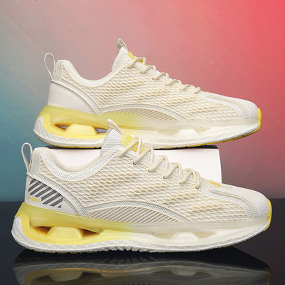 Įvairių spalvų vyriški sportbačiai