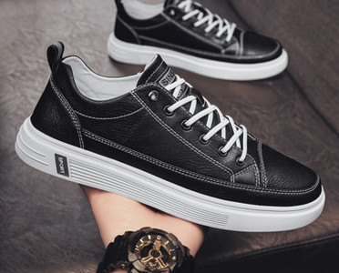 Ανδρικά sneakers με καθαρό σχέδιο και κορδόνια