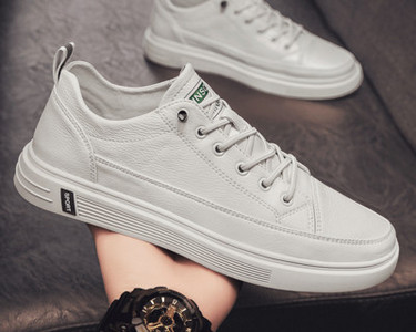 Ανδρικά sneakers με καθαρό σχέδιο και κορδόνια