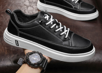 Ανδρικά sneakers με καθαρό σχέδιο και κορδόνια