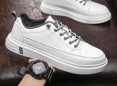 Ανδρικά sneakers με καθαρό σχέδιο και κορδόνια