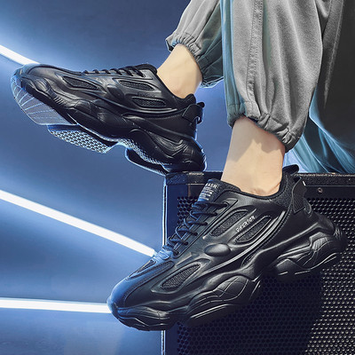 Meeste ökonahast tossud kirjade ja värviliste dekoratiivelementidega