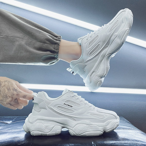 Meeste ökonahast tossud kirjade ja värviliste dekoratiivelementidega