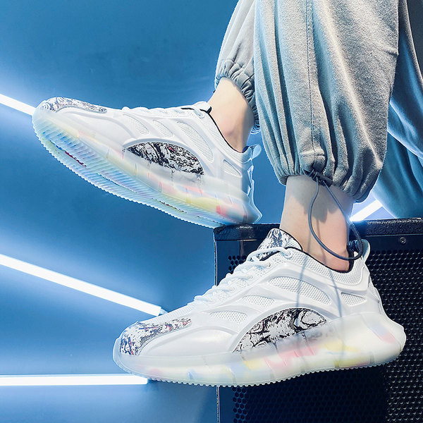 Vyriški madingi sportbačiai su dekoracijomis