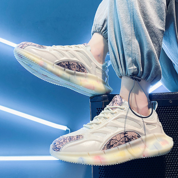 Vyriški madingi sportbačiai su dekoracijomis