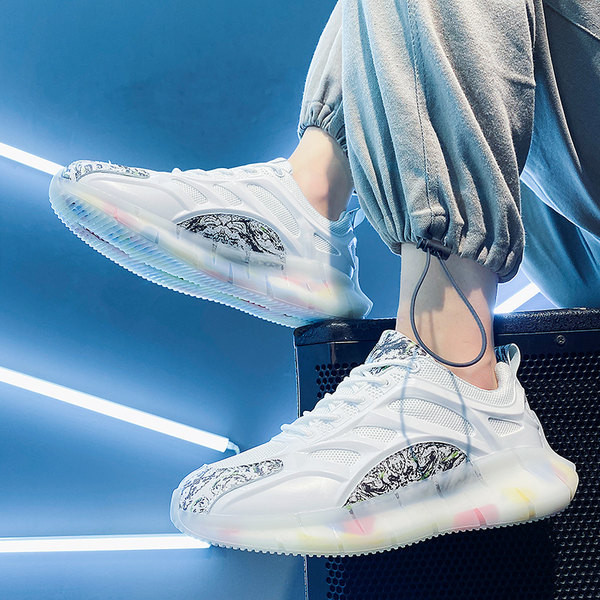 Vyriški madingi sportbačiai su dekoracijomis